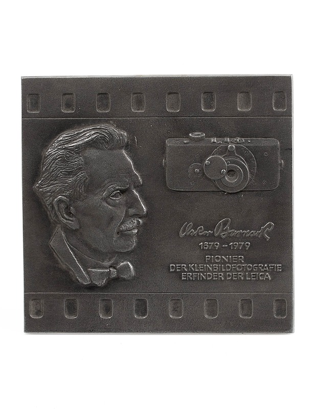 Oskar Barnack 100 vuotta muistolaatta - Koriste-esineet - 10105092382 - 0