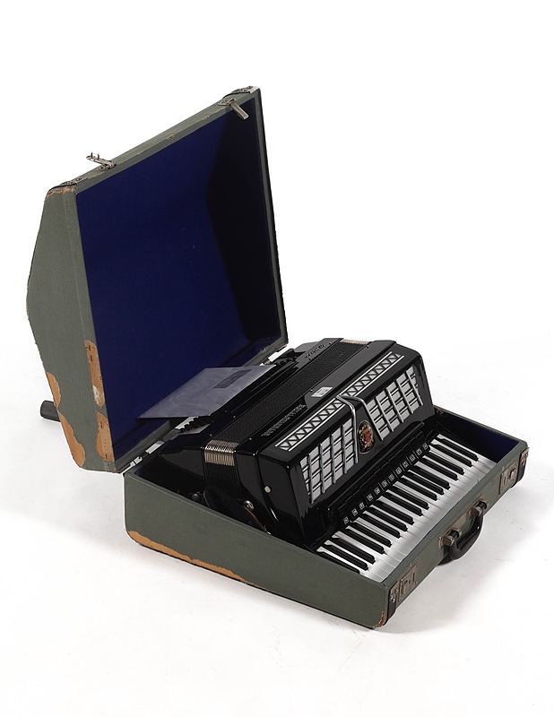 ROYAL STANDARD Montana pianoharmonikka - Soittimet - 10105117310 - 1