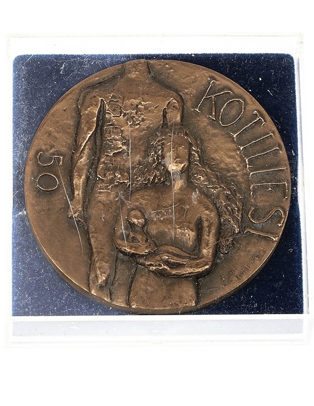 KULTATEOLLISUUS Kotiliesi 50 mitali=20 - Koriste-esineet - 10105139215 - 0