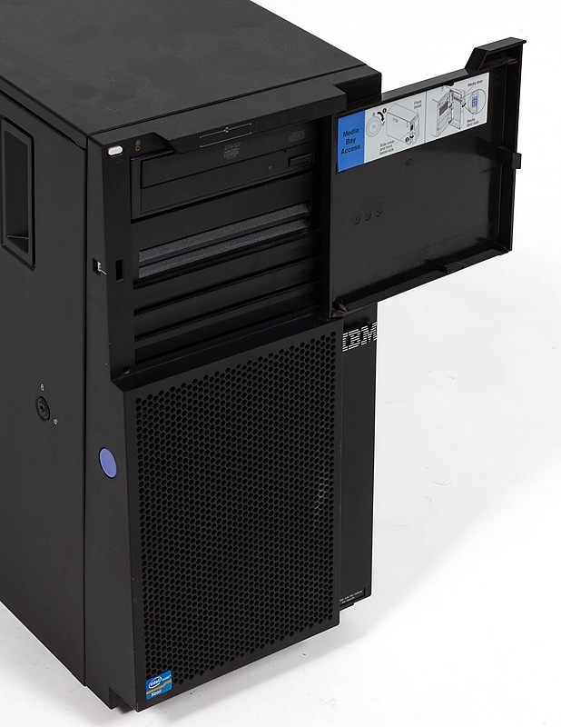 IBM System x3500 M4 keskusyksikk=C3=B6/palvelin - Tietokoneet - 10105149858 - 1