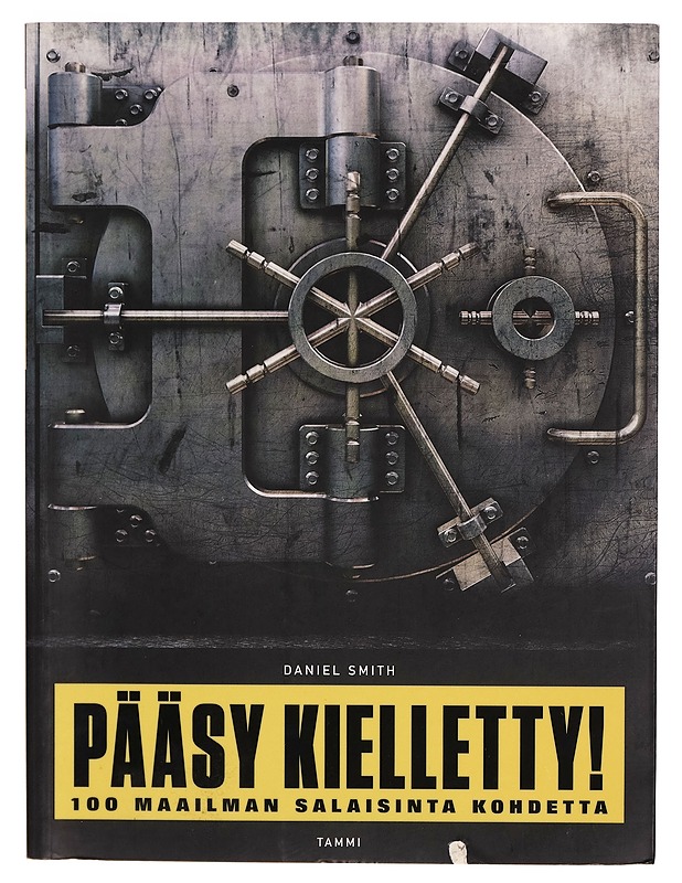 Pääsy kielletty : 100 maailman salaisinta kohdetta - Daniel Smith - Tietokirjat - 10105271121 - 0