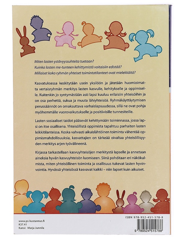 Pienten piirissä : yhteisöllisyyden merkitys lasten hyvinvoinnille - Päivi Marjanen - Tietokirjat ja oppaat - 10105287798 - 1