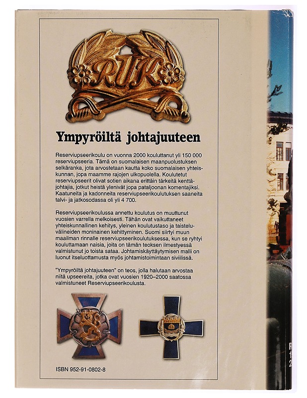 Ympyröiltä johtajuuteen : Reserviupseerikoulun 80-vuotisjuhlakirja : 1920-2000 - Pentti Airio - Tietokirjat - 10105288062 - 1
