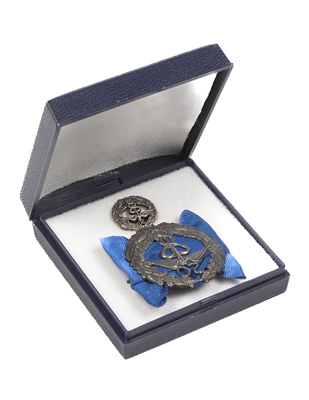 Keskuskauppakamarin 20v hopeiset ansiomerkit - Koriste-esineet - 10105292088 - 0