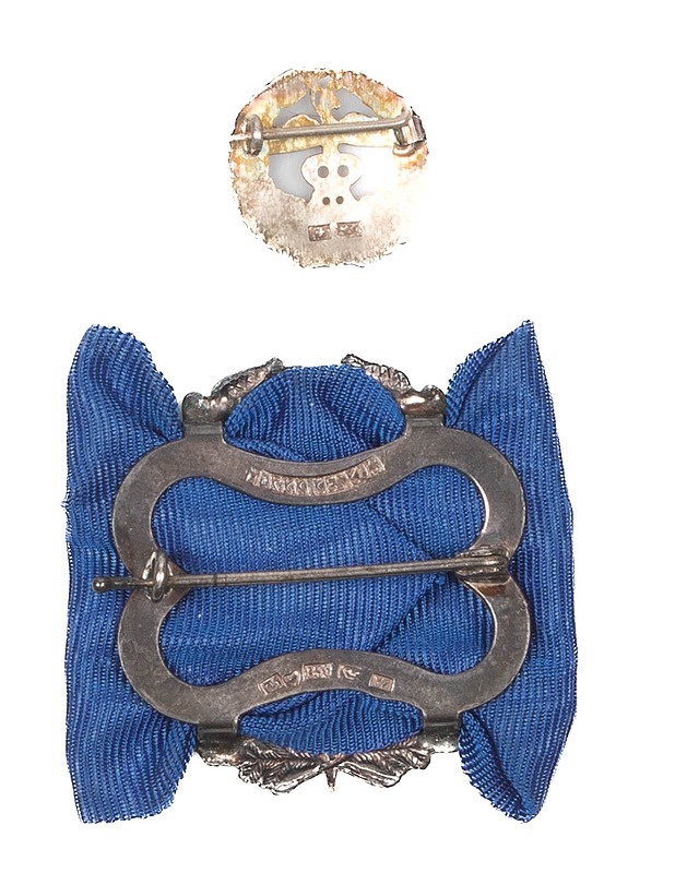 Keskuskauppakamarin 20v hopeiset ansiomerkit - Koriste-esineet - 10105292088 - 2