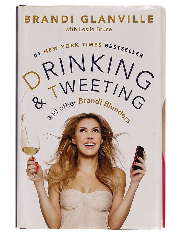 Drinking and Tweeting: And Other Brandi Blunders - Brandi Glanville - Tietokirjat ja oppaat - 10105303775 - 0