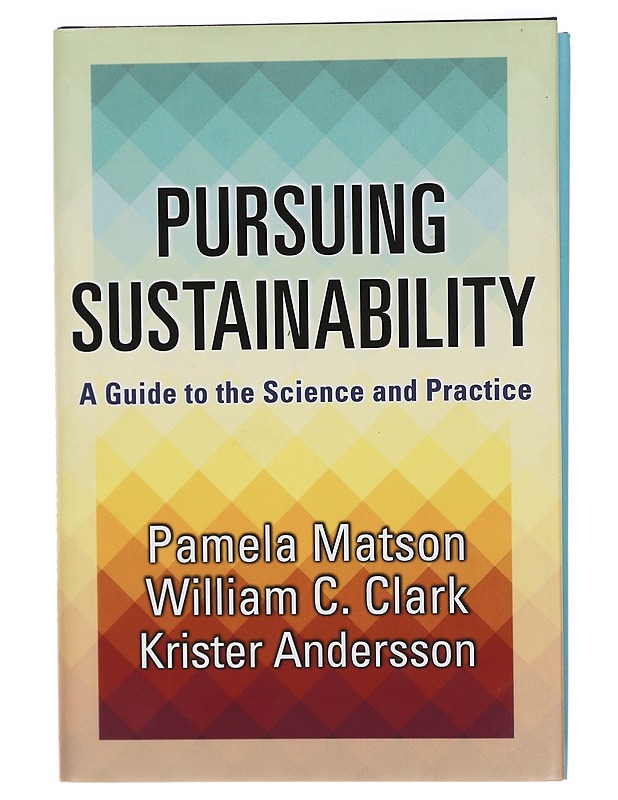 Pursuing sustainability : a guide to the science and practice - Tietokirjat ja oppaat - 10105323187 - 0