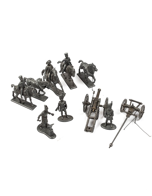 Valetut sotilasfiguurit ja välineistöä, II-laatu - Koriste-esineet - 10105324522 - 0