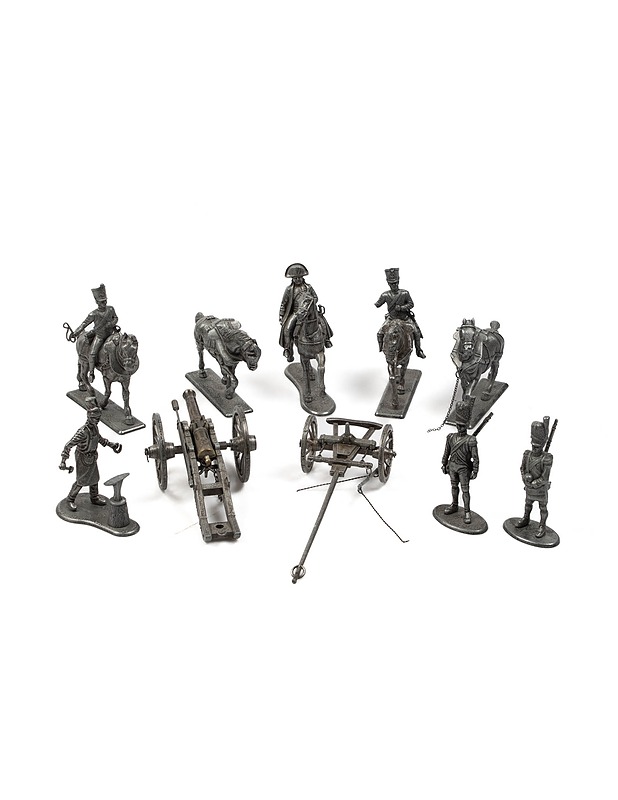 Valetut sotilasfiguurit ja välineistöä, II-laatu - Koriste-esineet - 10105324522 - 1