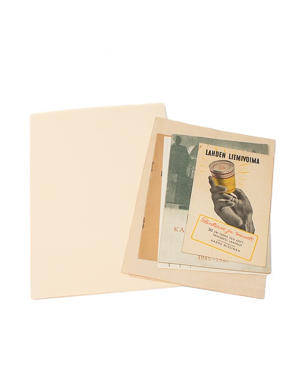 Vanhoja esitteitä, karttoja ja ohjelmia - Koriste-esineet - 10105326131 - 0