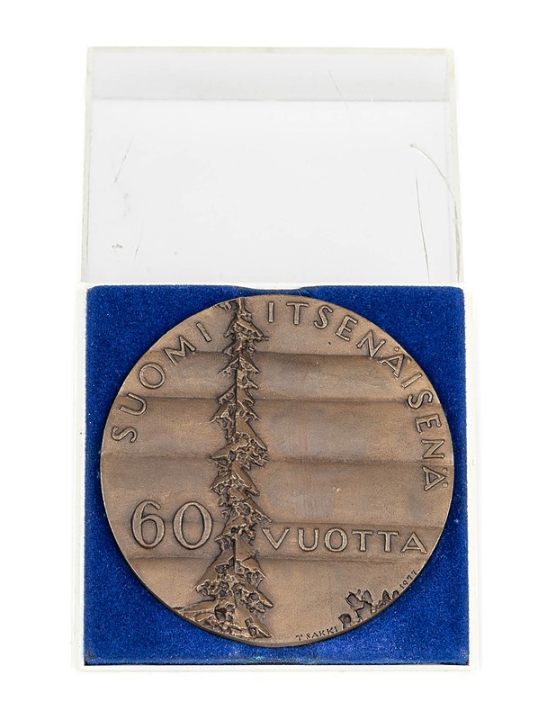 Suomi itsenäisenä 60 vuotta - pöytämitali - Koriste-esineet - 10105340481 - 0
