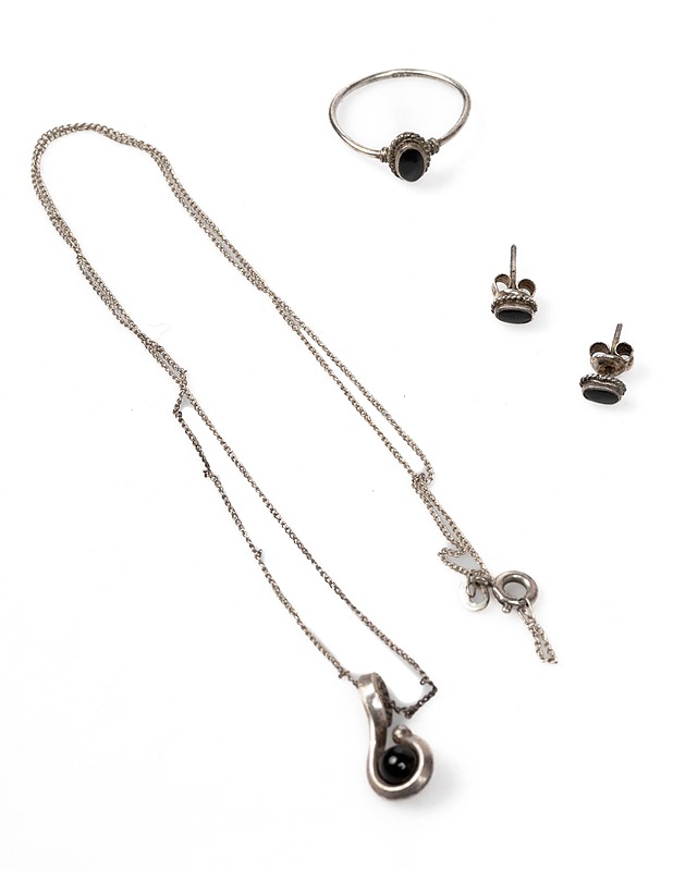 Hopeiset korvakorut, sormus ja kaulakoru - Korut - 10105348988 - 0