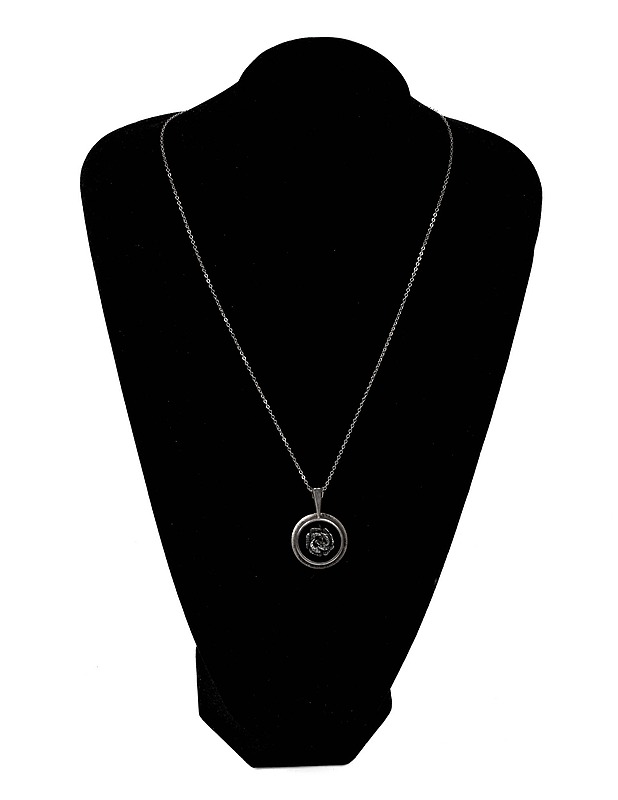 MARTTI VIIKINNIEMI riipus v. 1972 - Korut - 10105349350 - 0