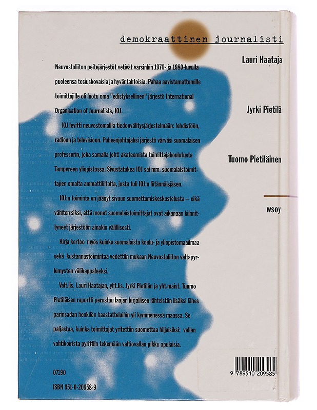 Demokraattinen journalisti : suuri suomalainen sillanrakennus maailman mahtavimmassa toimittajajärjestössä - Haataja, Lauri - Historiakirjat - 10105350192 - 1