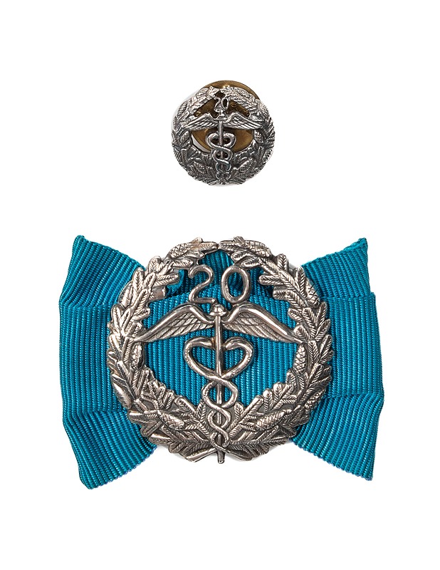 Keskuskauppakamarin hopeinen 20 v. ansiomerkki ja pinssi - Korut - 10105358086 - 1