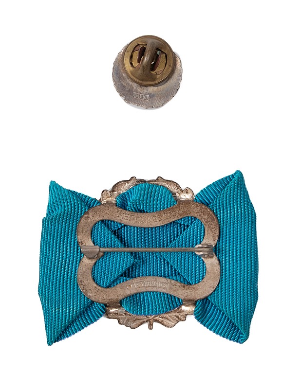 Keskuskauppakamarin hopeinen 20 v. ansiomerkki ja pinssi - Korut - 10105358086 - 2