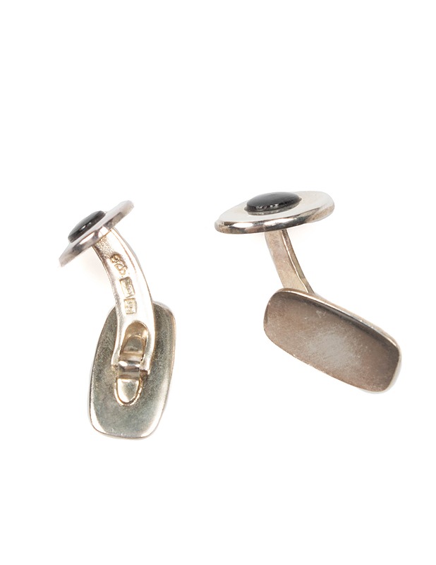 Hopeiset kalvosinnapit kivillä - Korut - 10105358130 - 1