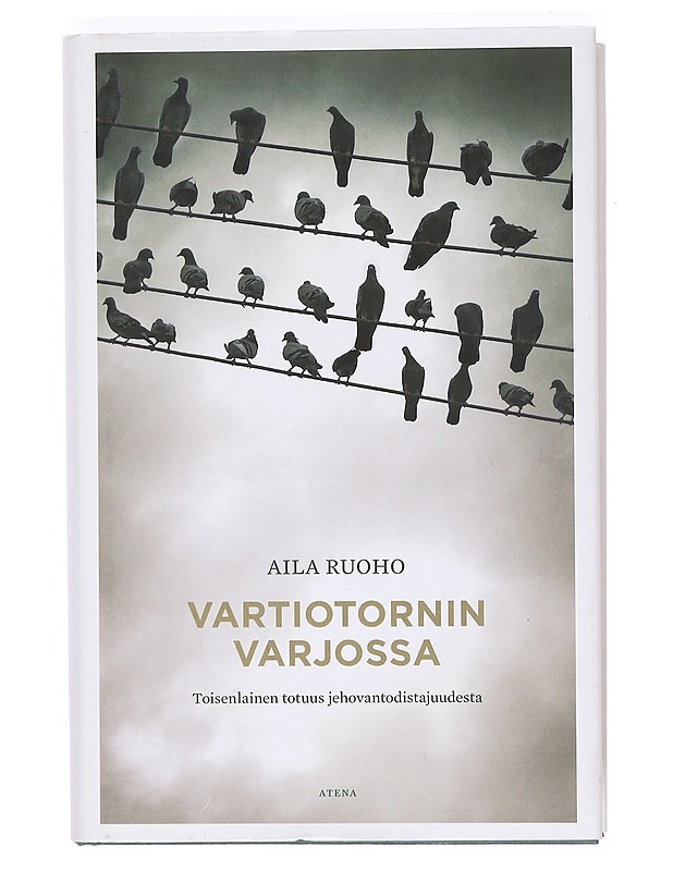 Vartiotornin varjossa : toisenlainen totuus jehovantodistajuudesta - Aila Ruoho - Tietokirjat ja oppaat - 10105366367 - 0