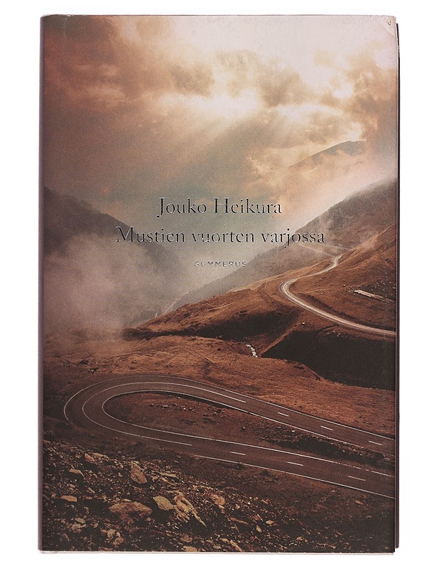 Mustien vuorten varjossa - Jouko Heikura - Romaanit ja novellit - 10105377938 - 0