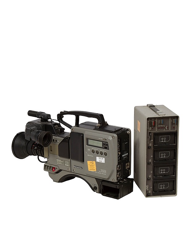 PANASONIC AG-7450 Portable Video Cassette Recorder ja JVC BR-S611DXU S-VHS Recorder - Muu elektroniikka - 10105385930 - 1