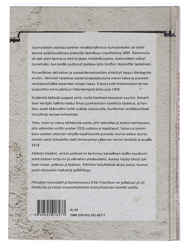 Kätketyt kiväärit, veriset pistimet - Erkki Fredrikson - Historiakirjat - 10105390011 - 1