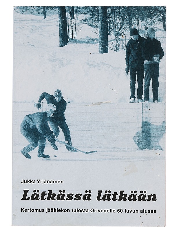 Lätkässä lätkään : Kertomus jääkiekon tulosta Orivedelle 50-luvun alussa - Jukka Yrjänäinen - Tietokirjat - 10105390122 - 0