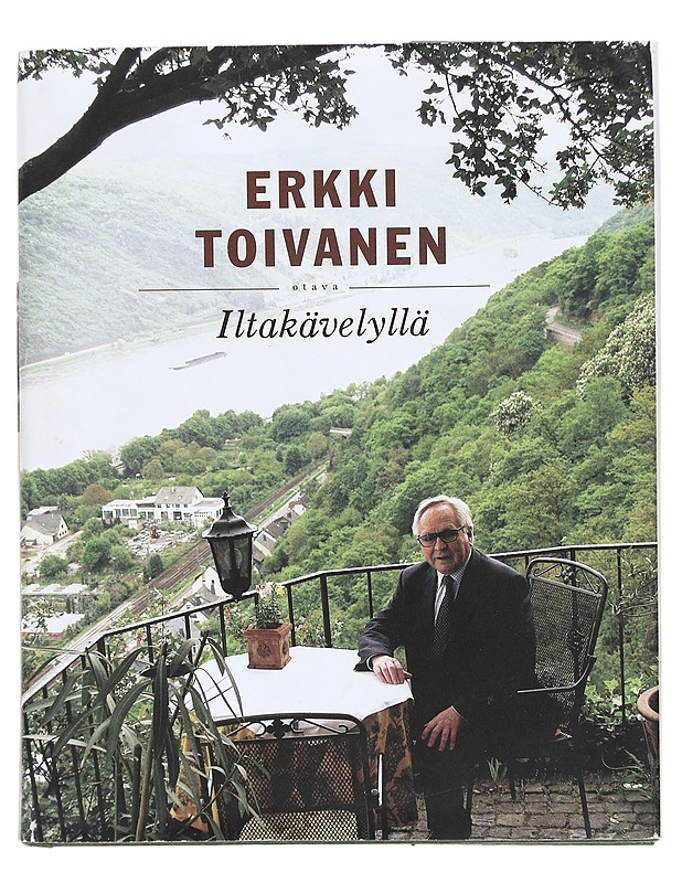 Iltakävelyllä - Erkki Toivanen - Elämäkerrat ja muistelmat - 10105390448 - 0
