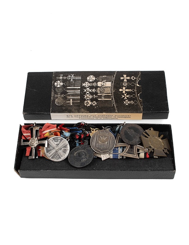 Mitalikokoelma - kunniamerkkiripa ja miniatyyrit - Korut - 10105390676 - 1