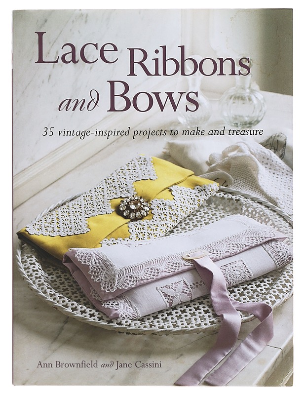 Lace, Ribbons and Bows: 35 Vintage-inspired Projects to Make and Treasure - Brownfield, Ann & Cassini, Jane - Tietokirjat ja oppaat - 10105391670 - 0