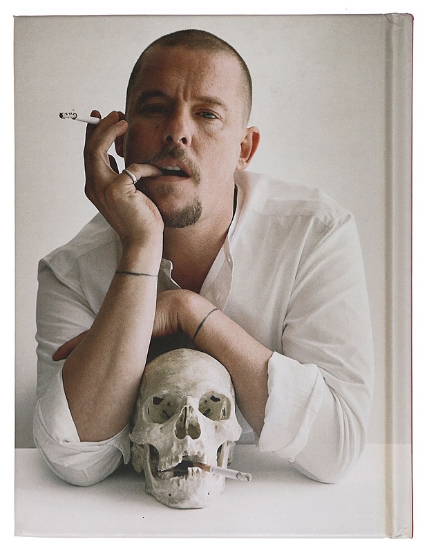 Vogue on Alexander McQueen - Chloe Fox - Elämäkerrat ja muistelmat - 10105391851 - 1