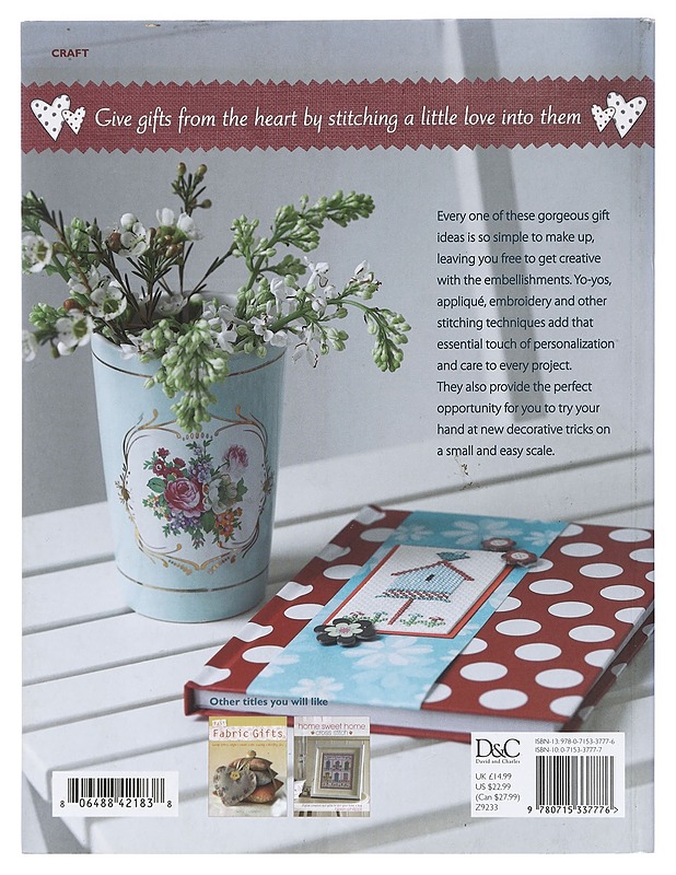 Simple Sewn Gifts - Helen Philipps - Käsityökirjat - 10105394215 - 1