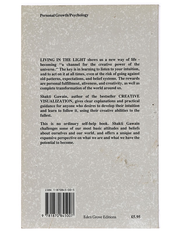 Living in the Light : A Guide to Personal and Planetary Transformation - Shakti Gawain - Tietokirjat ja oppaat - 10105396114 - 1