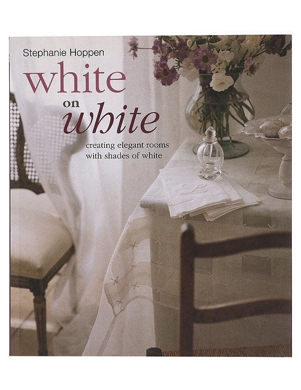 White on White : creating elegant rooms with shades of white - Hoppen, Stephanie - Tietokirjat ja oppaat - 10105396369 - 0