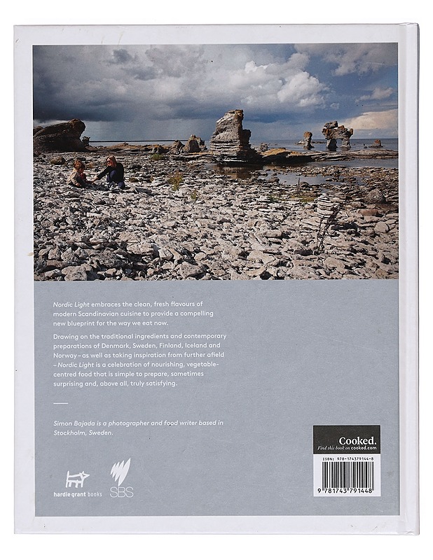 Nordic Light: Lighter, Everyday Eating from a Scandinavian Kitchen - Bajada, Simon - Ruokakirjat - 10105399508 - 1