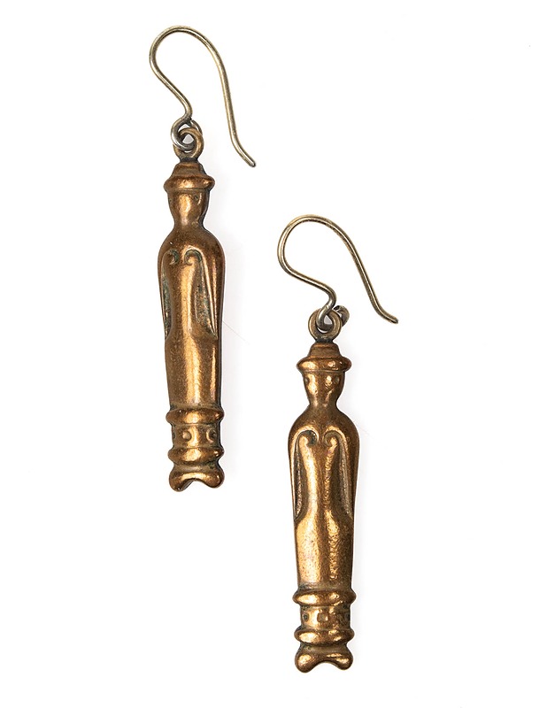 KALEVA AKORU nukkekääty korvakorut - Korut - 10105401588 - 0