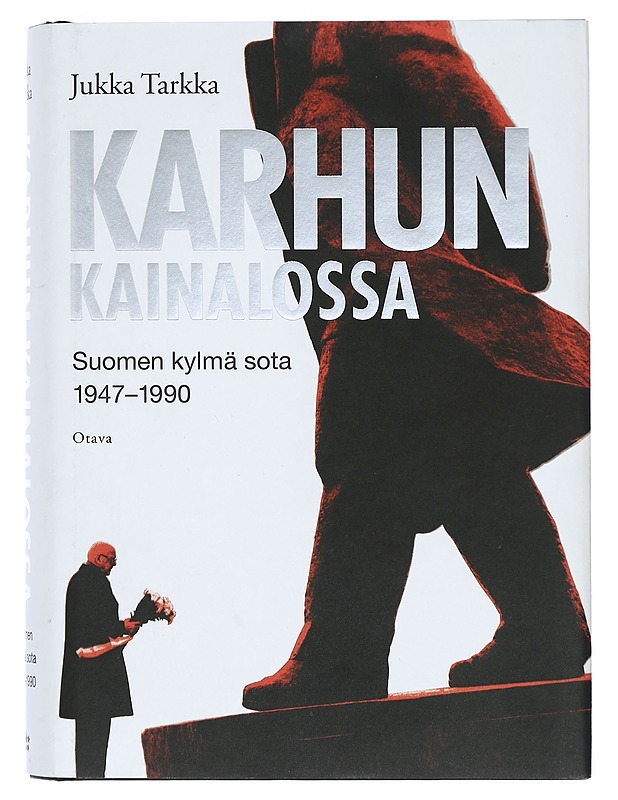 Karhun kainalossa - Jukka Tarkka - Historiakirjat - 10105402707 - 0