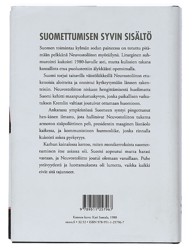 Karhun kainalossa - Jukka Tarkka - Historiakirjat - 10105402707 - 1