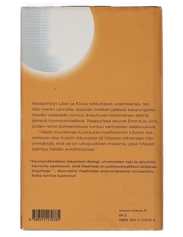 Naiset katsovat vastavaloon : romaani - Joel Haahtela - Romaanit ja novellit - 10105403041 - 1