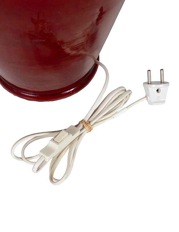 Tummanpunainen keraaminen pöytävalaisin - Designsuosikit - 10105403906 - 2