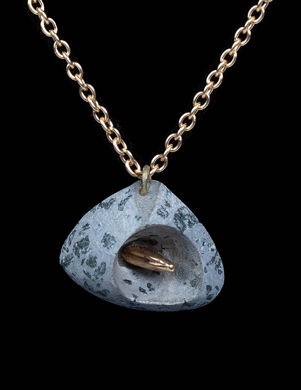 Kaulakoru riipuksella - Korut - 10105406211 - 1