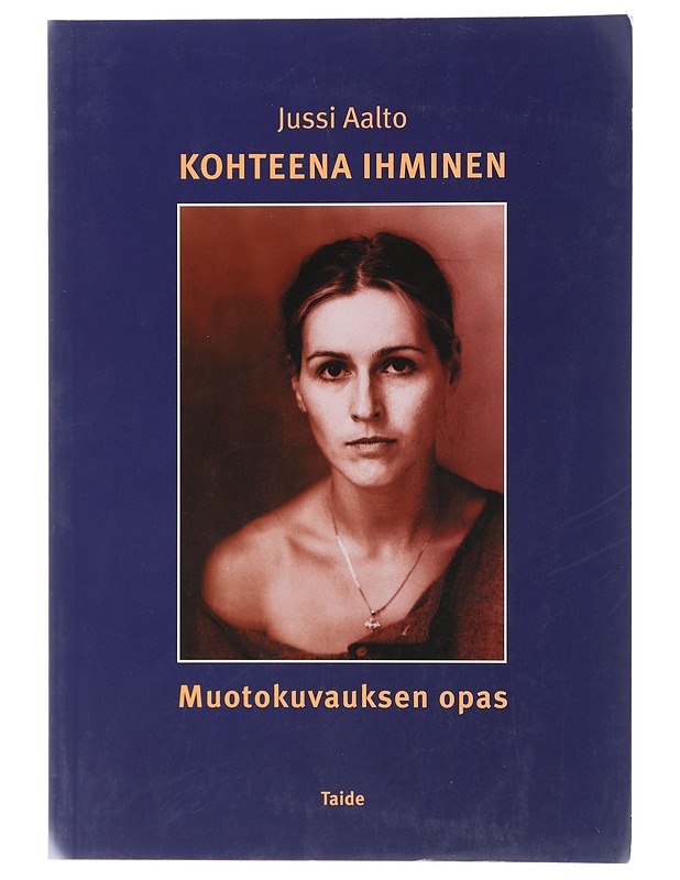 Kohteena ihminen : muotokuvauksen opas - Jussi Aalto - Kirja lahjaksi - 10105406432 - 0