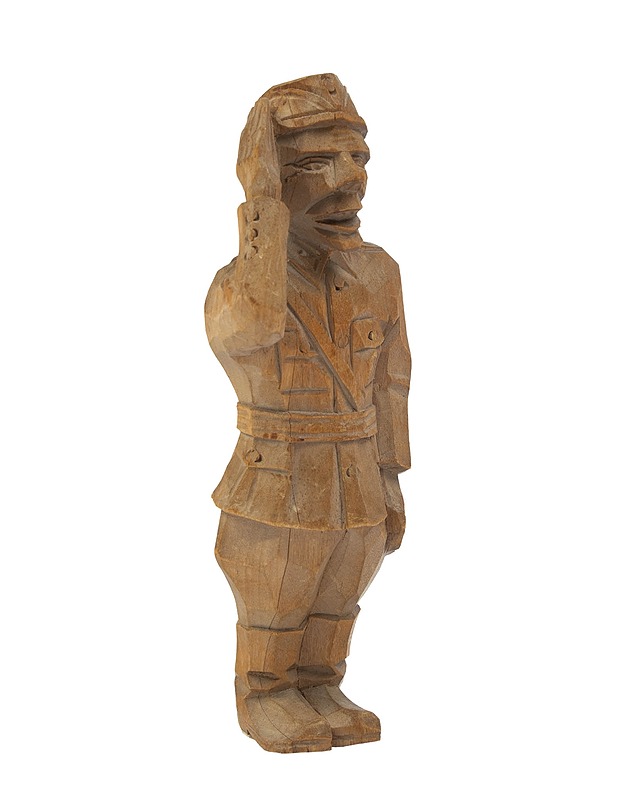 Puuveistos, sotamies, II laatu - Koriste-esineet - 10105408058 - 0