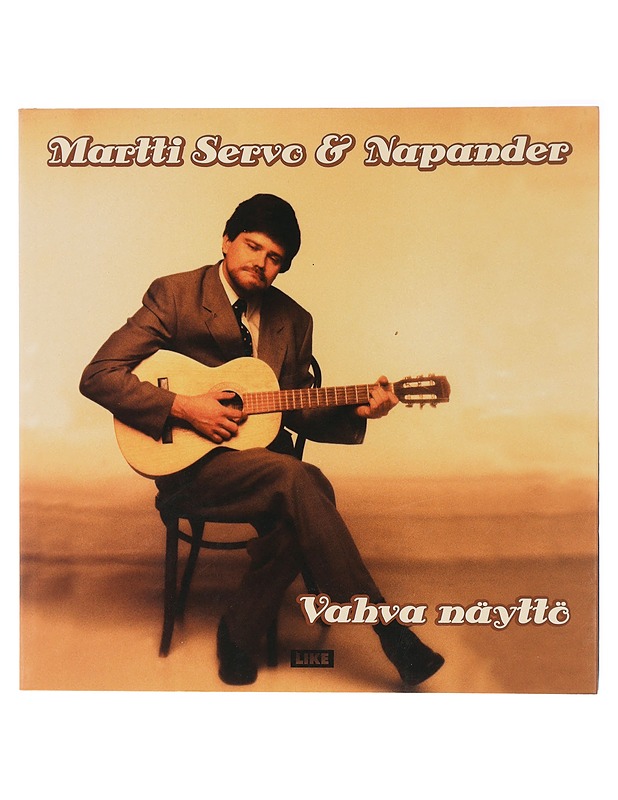 Vahva näyttö - Servo, Martti - Musiikki- ja elokuvakirjat - 10105410896 - 0