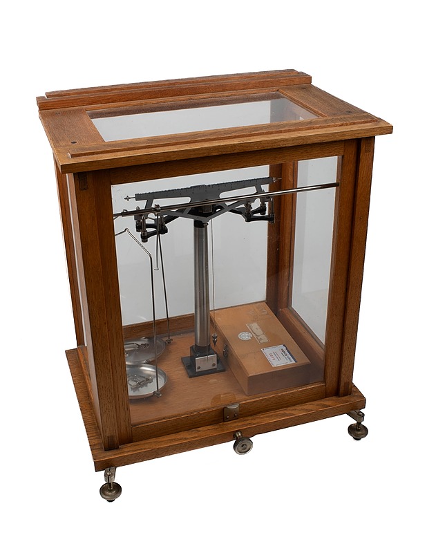 Vanha apteekin vaaka - Sisustus - 10105411665 - 0