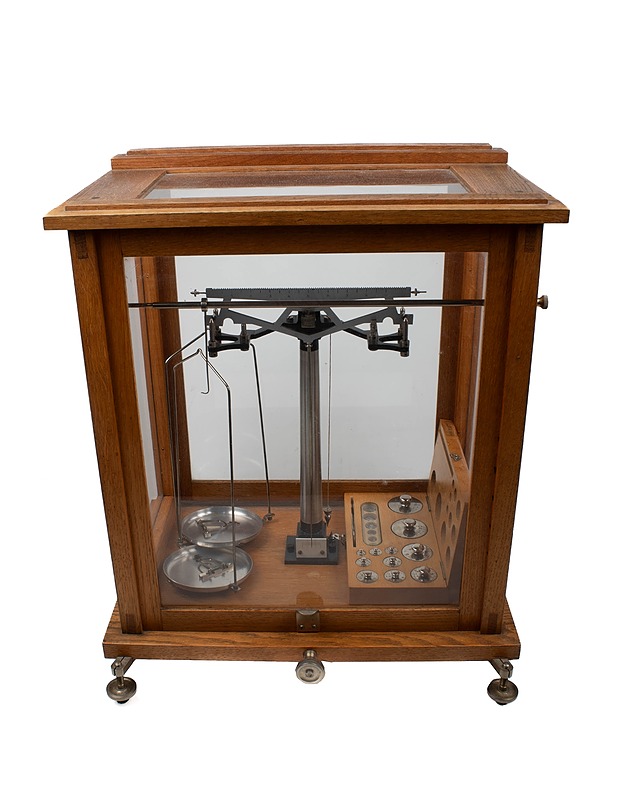 Vanha apteekin vaaka - Sisustus - 10105411665 - 1