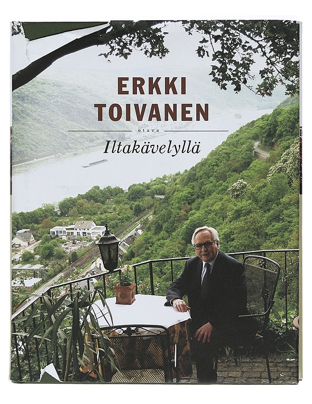 Iltakävelyllä - Erkki Toivanen - Elämäkerrat ja muistelmat - 10105413082 - 0