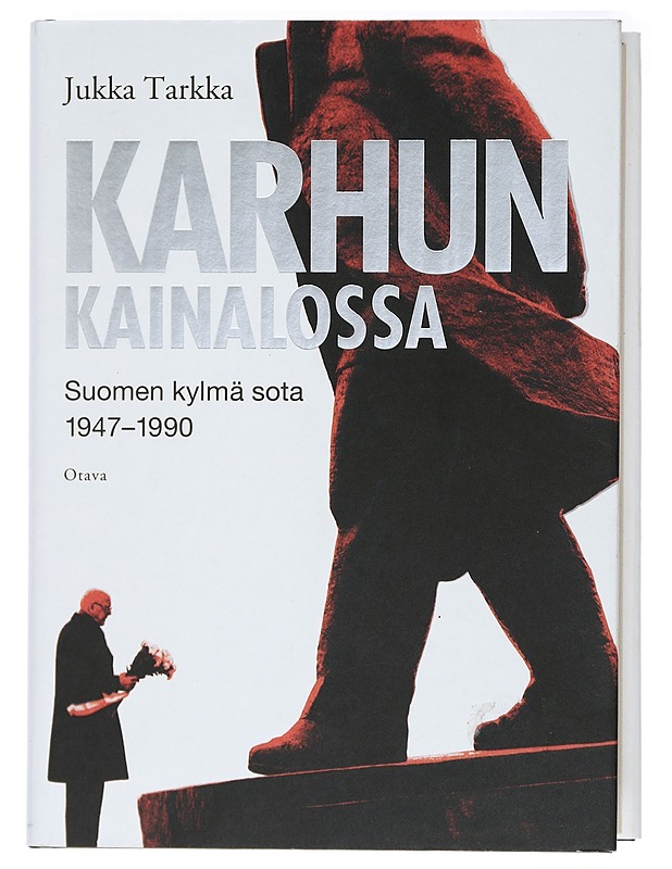Karhun kainalossa - Jukka Tarkka - Historiakirjat - 10105414634 - 0
