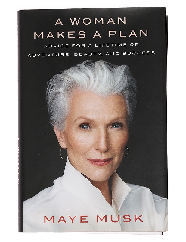 A Woman Makes a Plan: Advice for a Lifetime of Adventure, Beauty, and Success - Musk, Maye - Elämäkerrat ja muistelmat - 10105416035 - 0