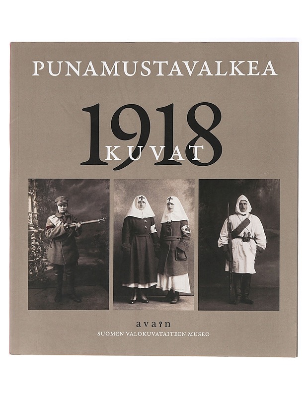 Punamustavalkea : 1918 kuvat - Jukka Kukkonen ja Elina Heikka - Historiakirjat - 10105417006 - 0