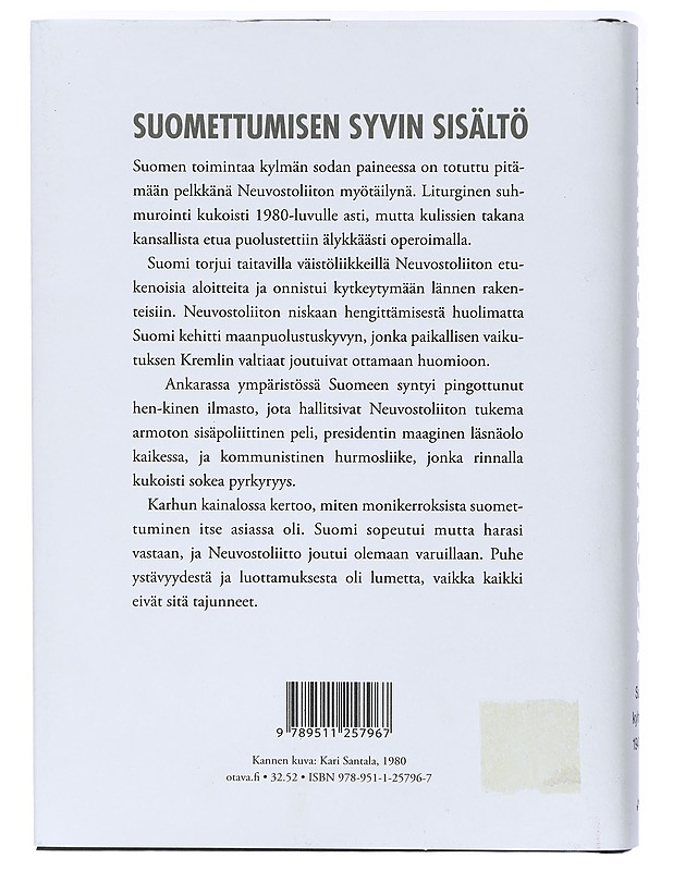 Karhun kainalossa - Jukka Tarkka - Tietokirjat - 10105417137 - 1